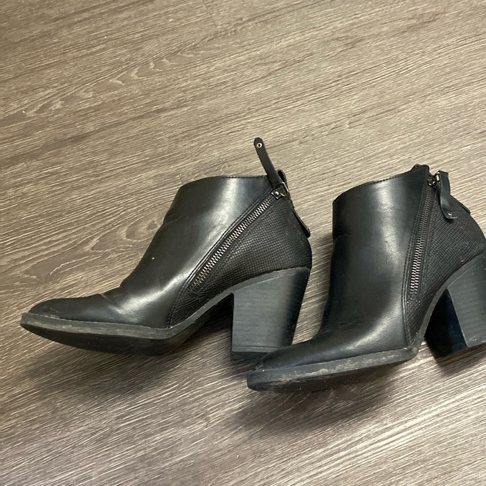 Lexi & Abbi ankle boots